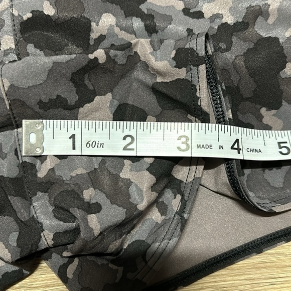 ATHLETA Athletic Shorts - Picture 4 of 9